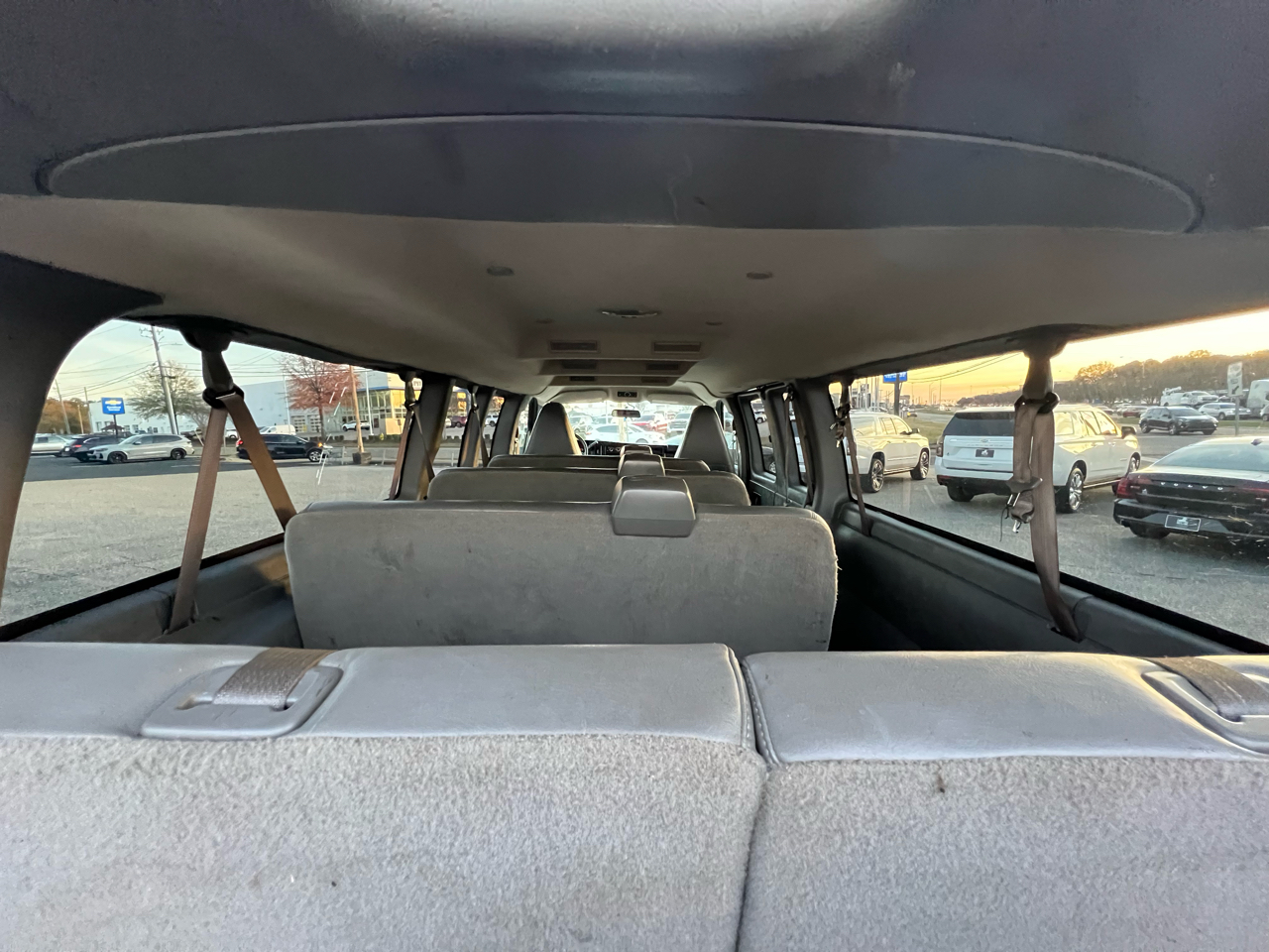 GMC Savana Passenger  2023