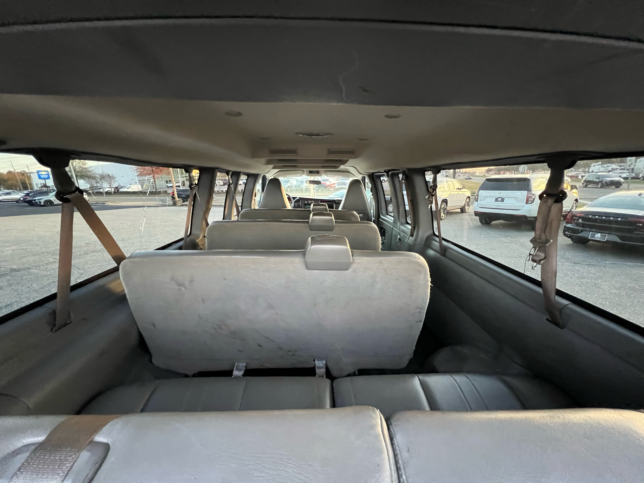 GMC Savana Passenger  2023