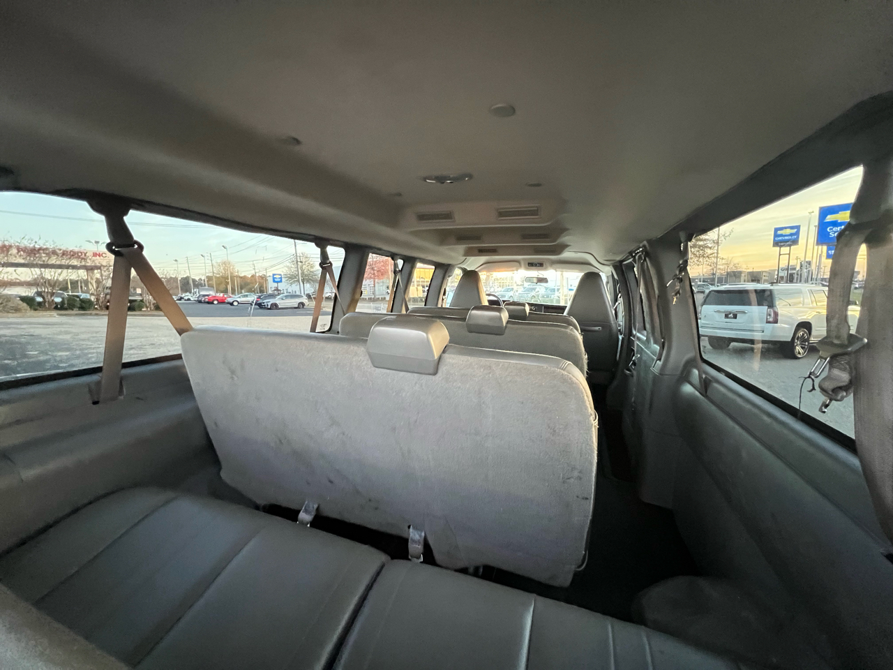 GMC Savana Passenger  2023