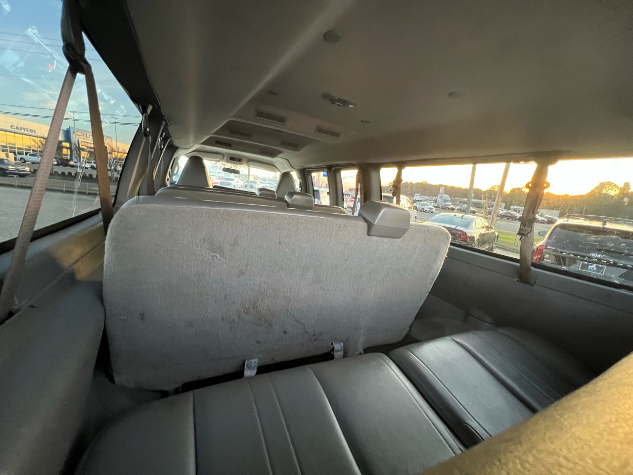 GMC Savana Passenger  2023