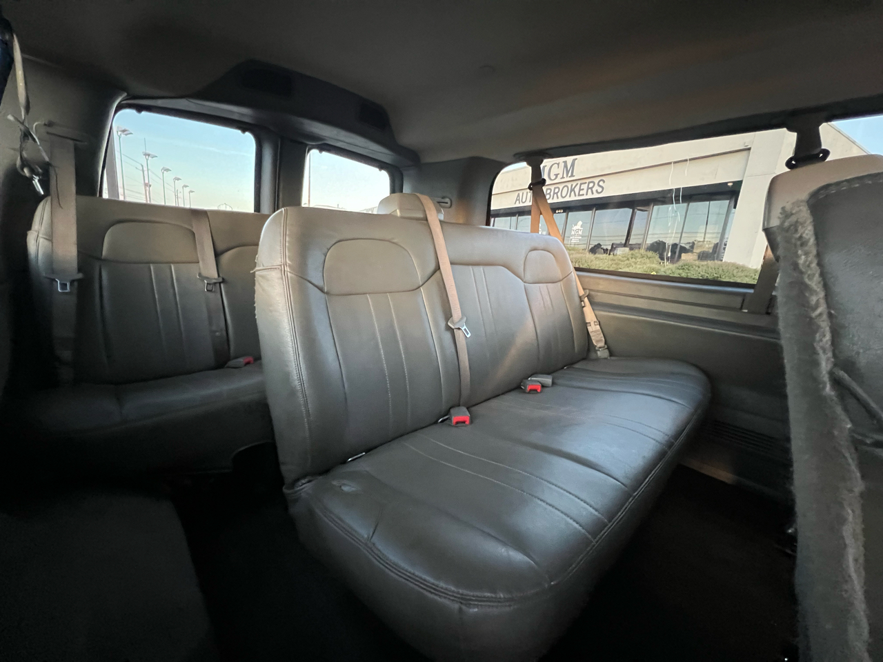 GMC Savana Passenger  2023
