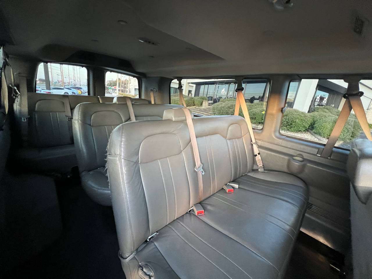 GMC Savana Passenger  2023