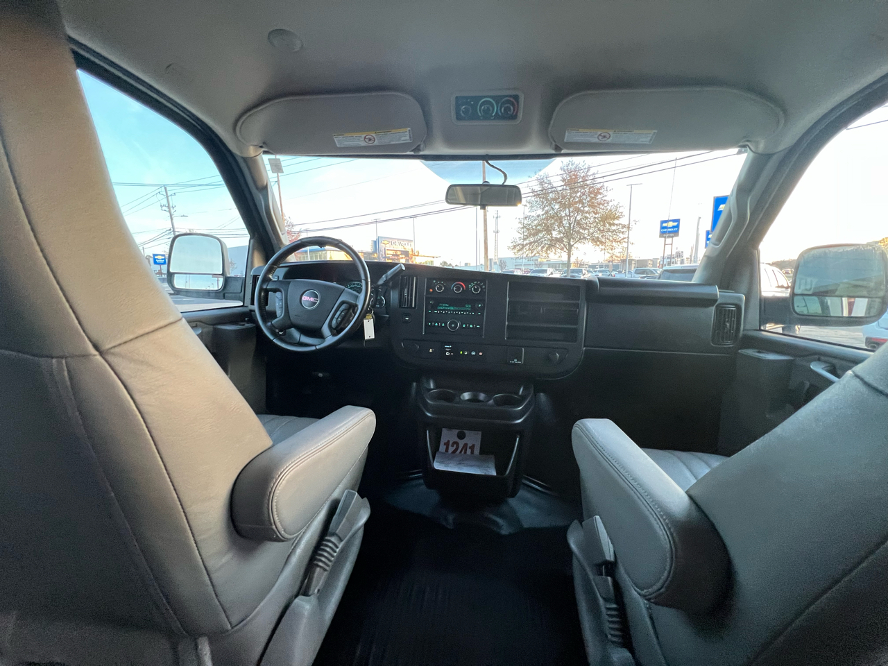 GMC Savana Passenger  2023