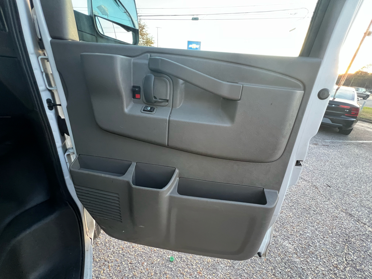 GMC Savana Passenger  2023