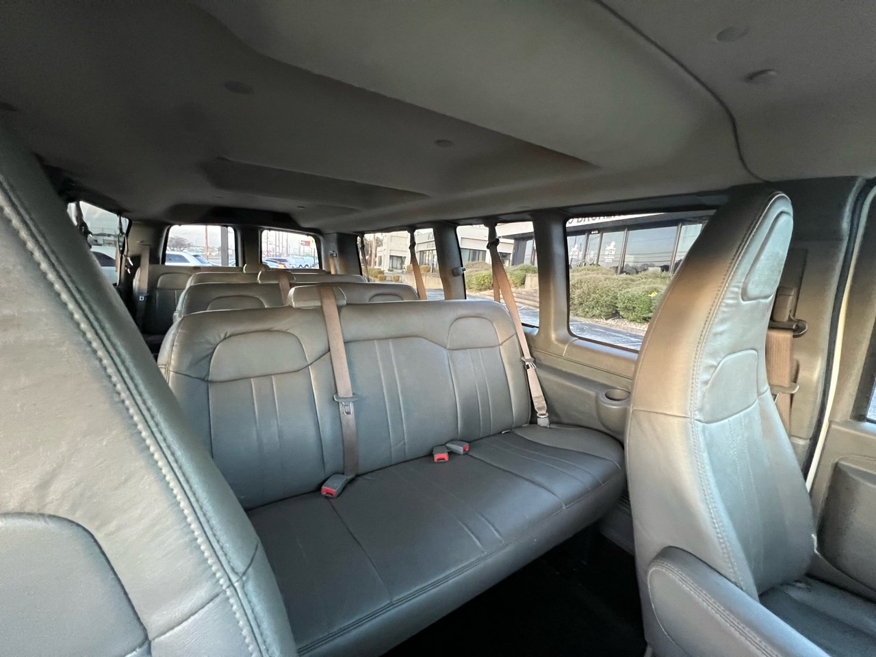 GMC Savana Passenger  2023