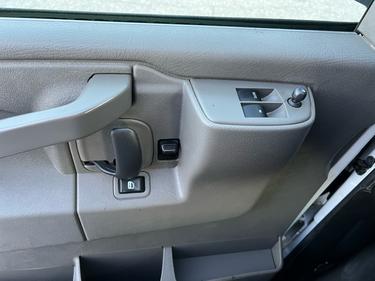 GMC Savana Passenger  2023