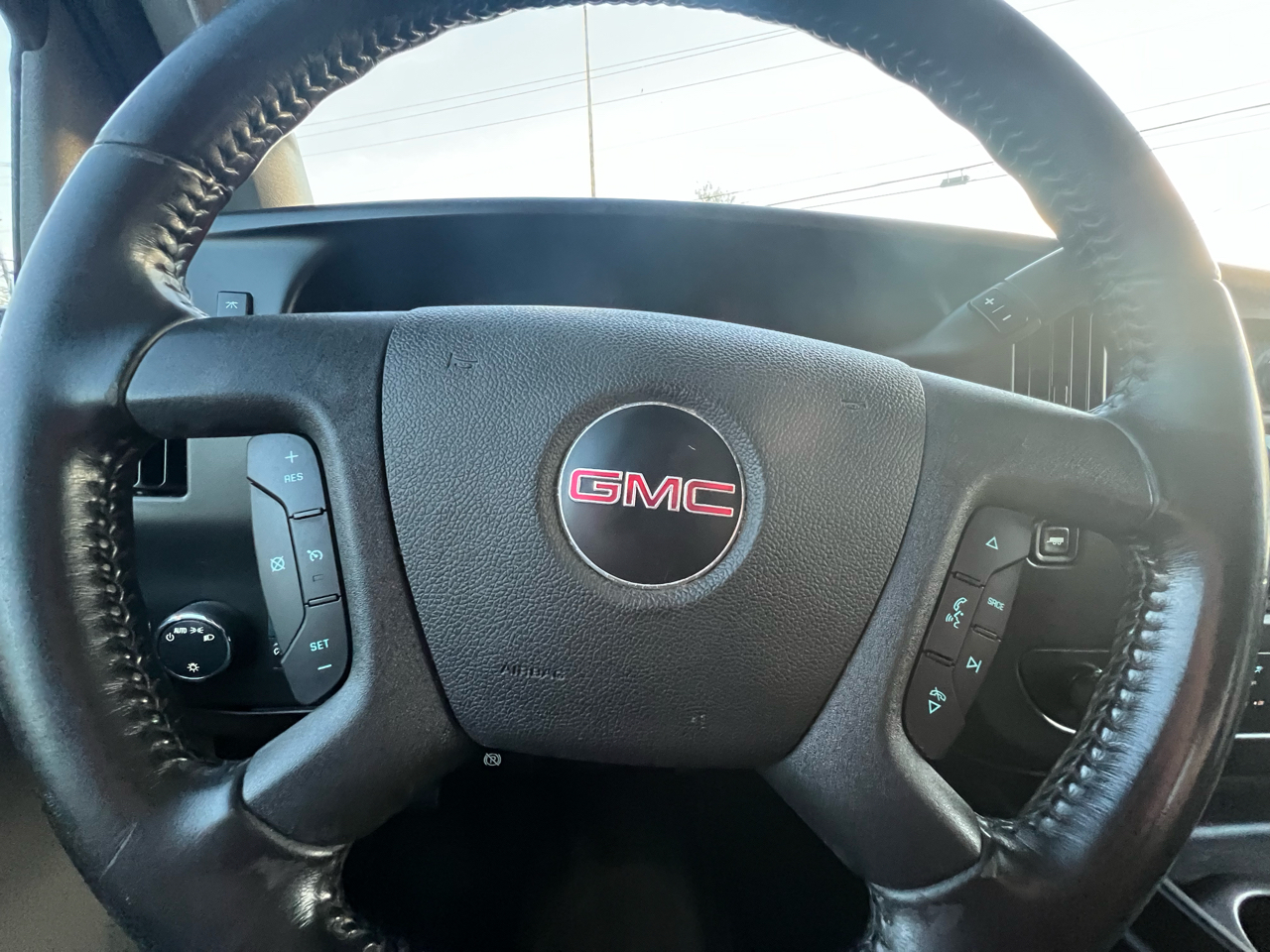 GMC Savana Passenger  2023