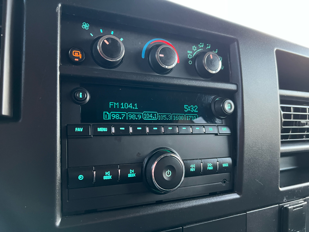 GMC Savana Passenger  2023