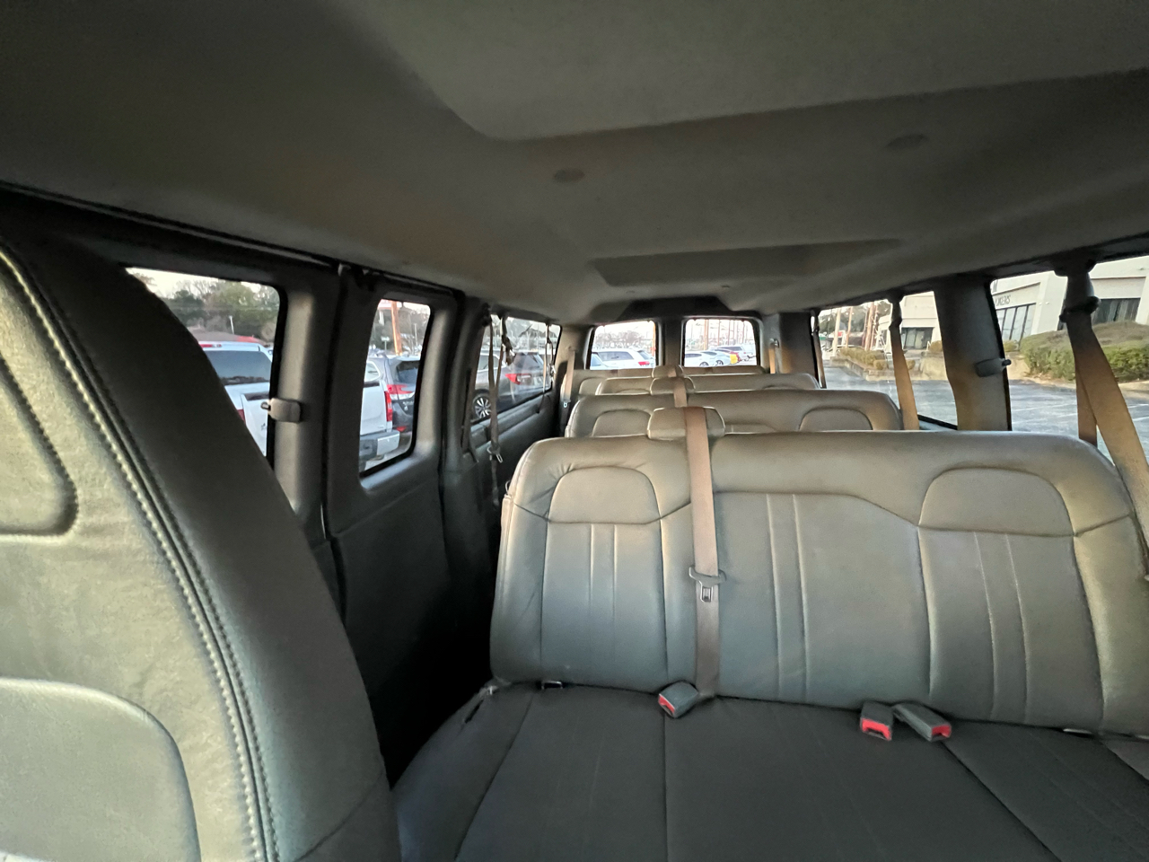 GMC Savana Passenger  2023