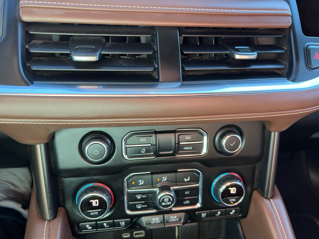 Chevrolet Suburban  2021