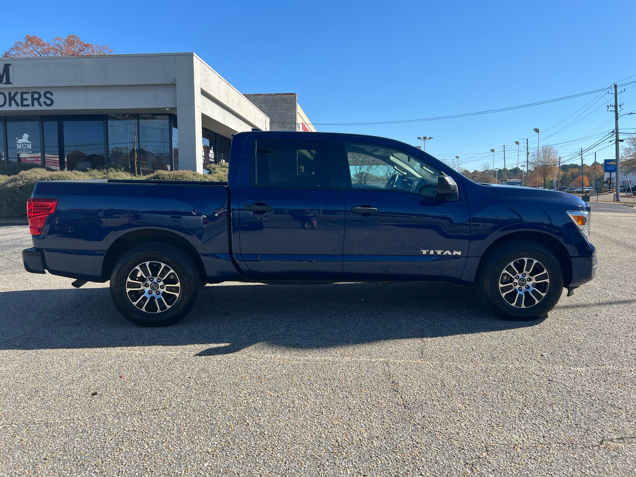 Nissan Titan SV Crew Cab 2024