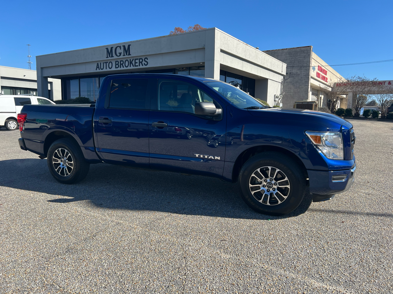 Nissan Titan SV Crew Cab 2024