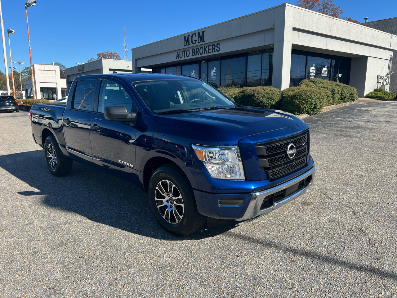 Nissan Titan SV Crew Cab 2024