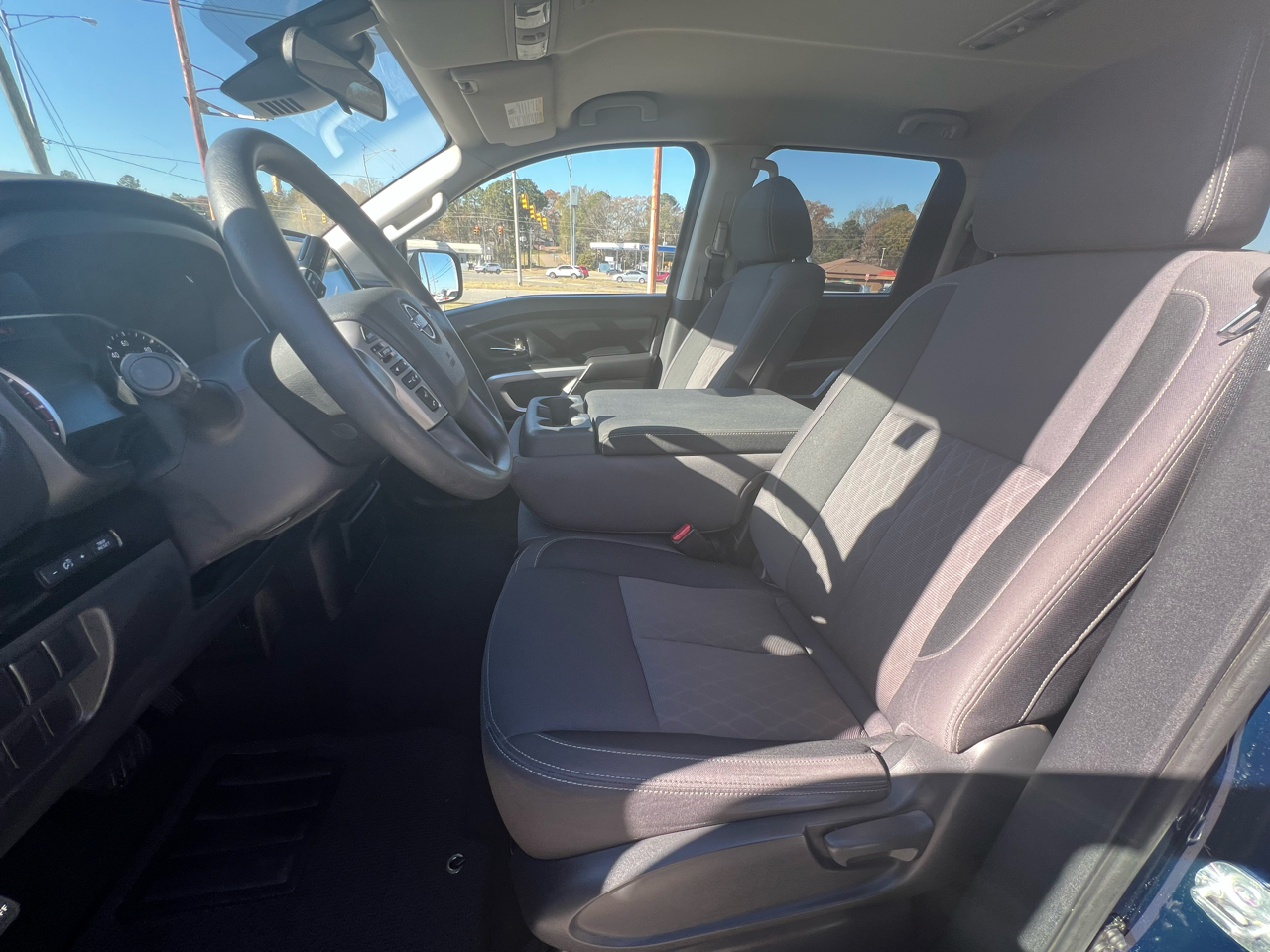 Nissan Titan SV Crew Cab 2024