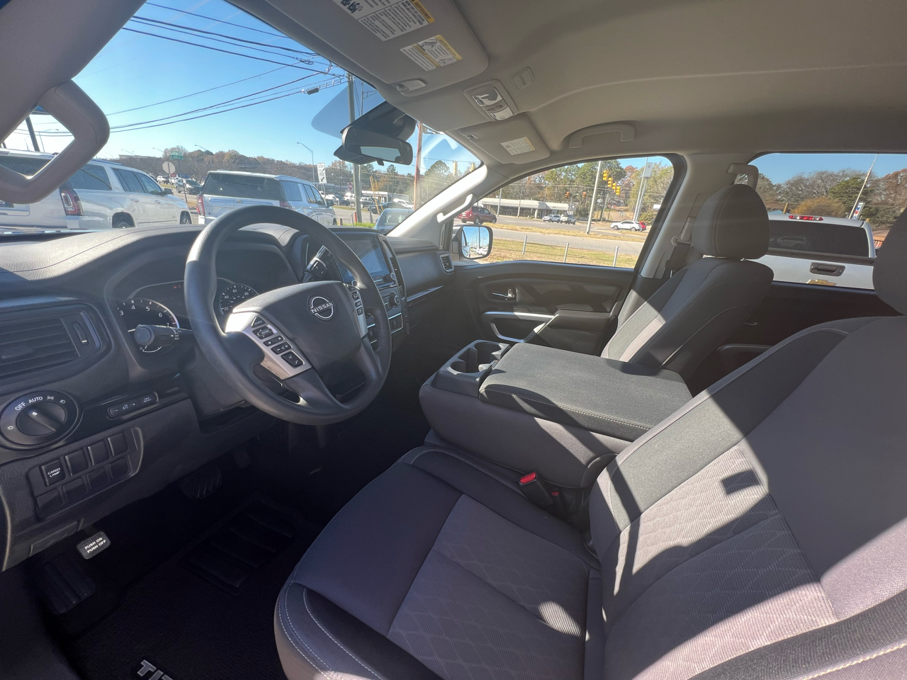 Nissan Titan SV Crew Cab 2024