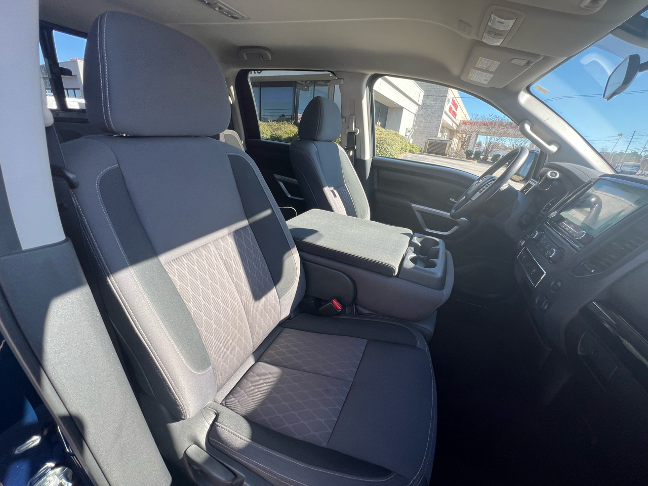 Nissan Titan SV Crew Cab 2024