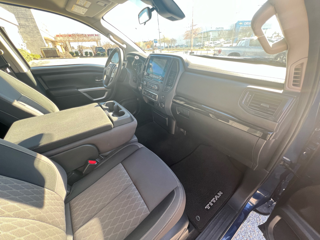 Nissan Titan SV Crew Cab 2024