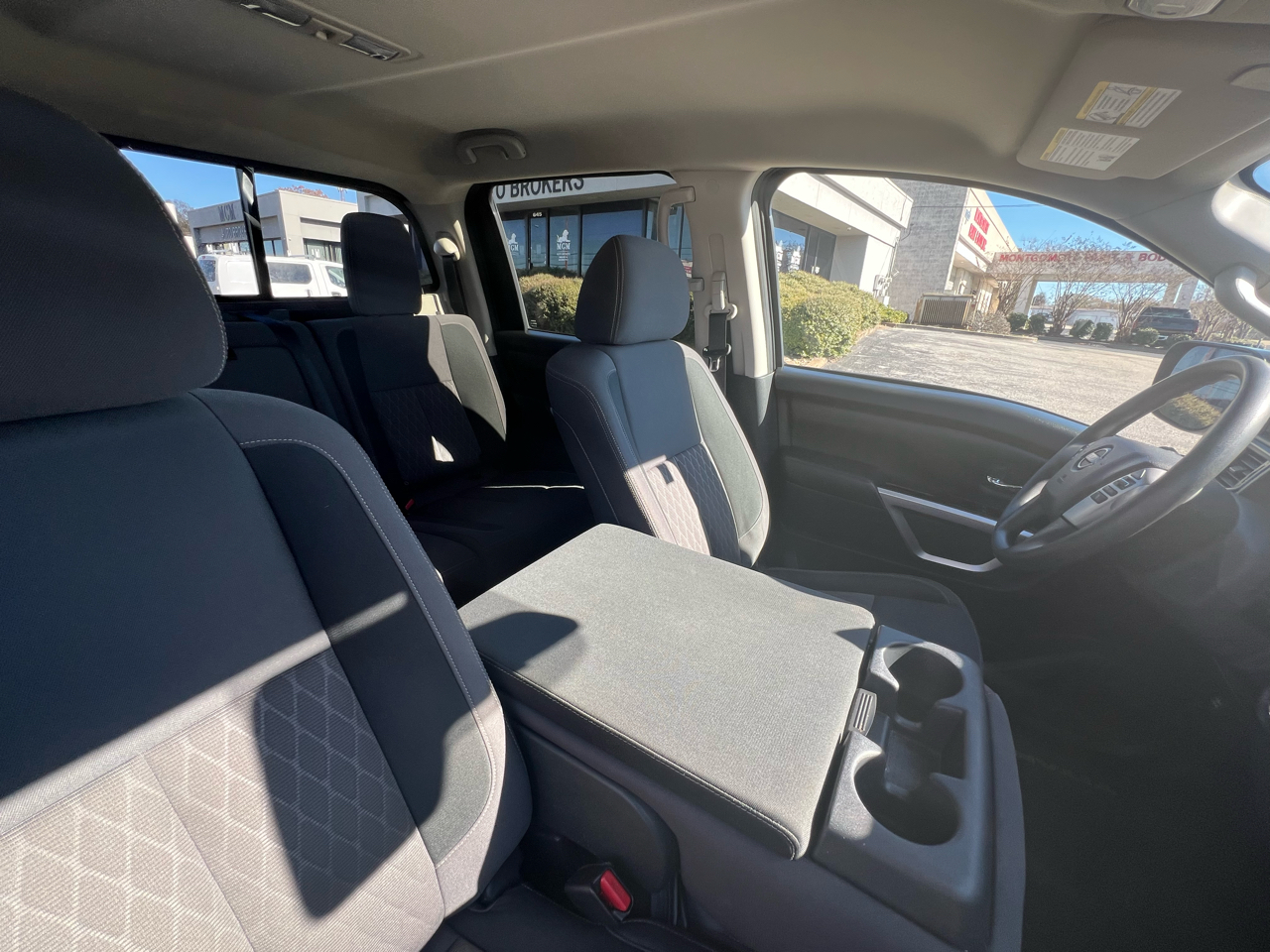 Nissan Titan SV Crew Cab 2024