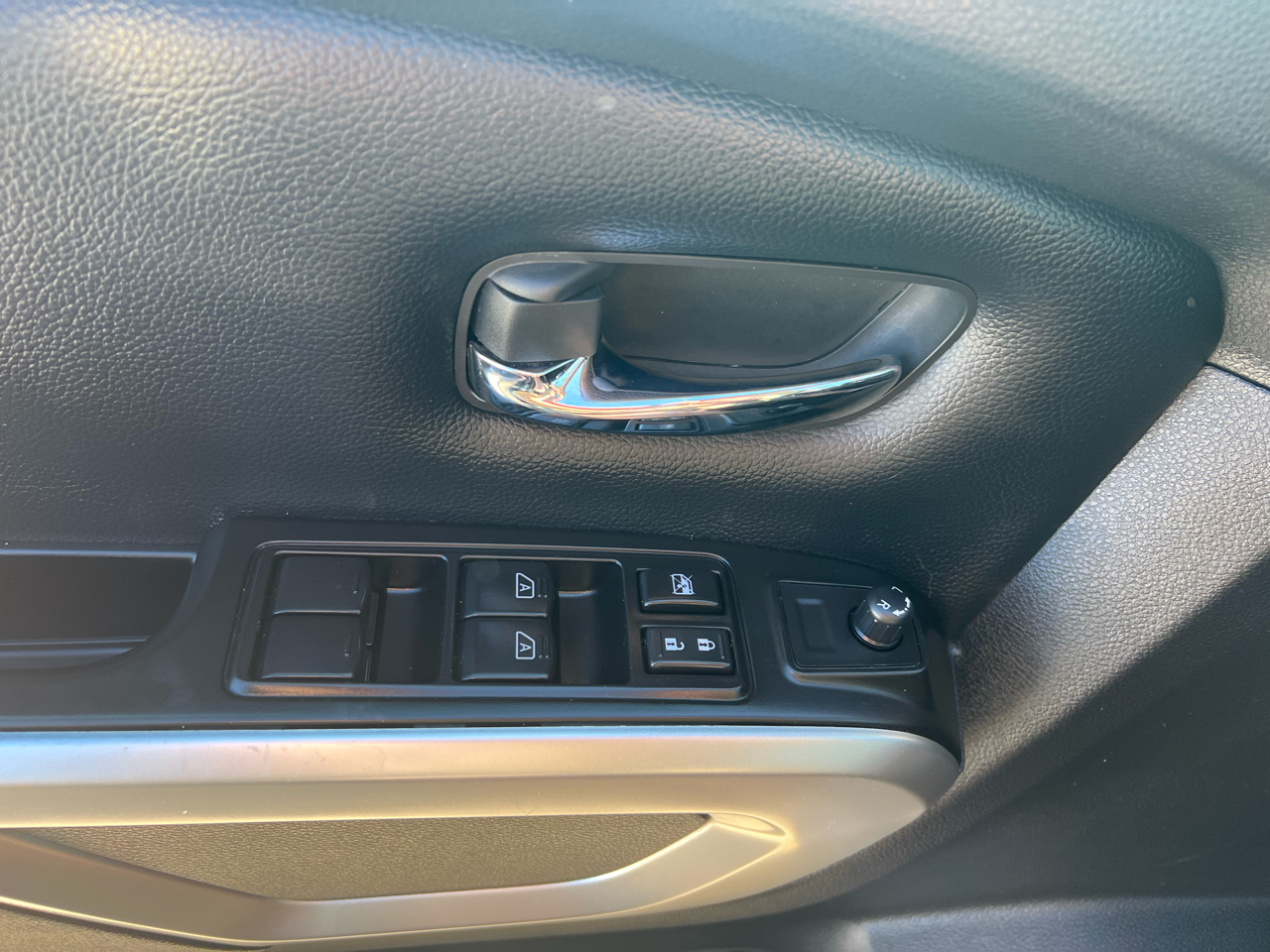 Nissan Titan SV Crew Cab 2024