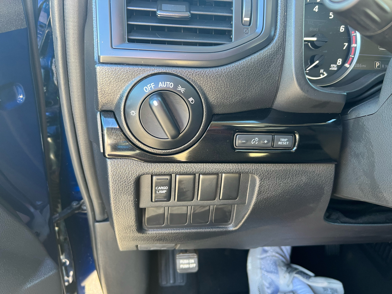 Nissan Titan SV Crew Cab 2024