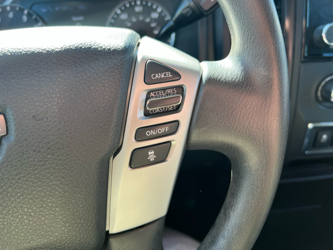 Nissan Titan SV Crew Cab 2024