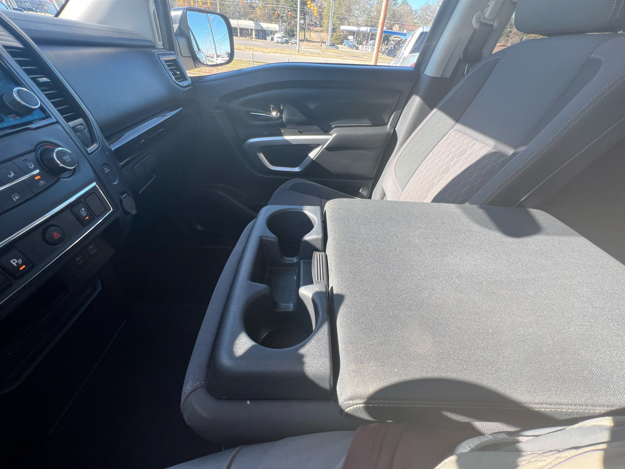 Nissan Titan SV Crew Cab 2024