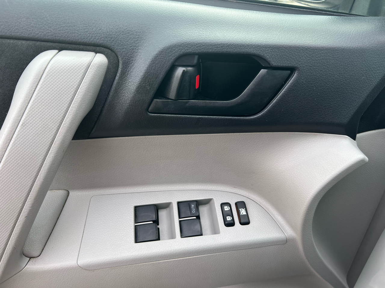 Toyota Highlander Limited V6 4WD 2010