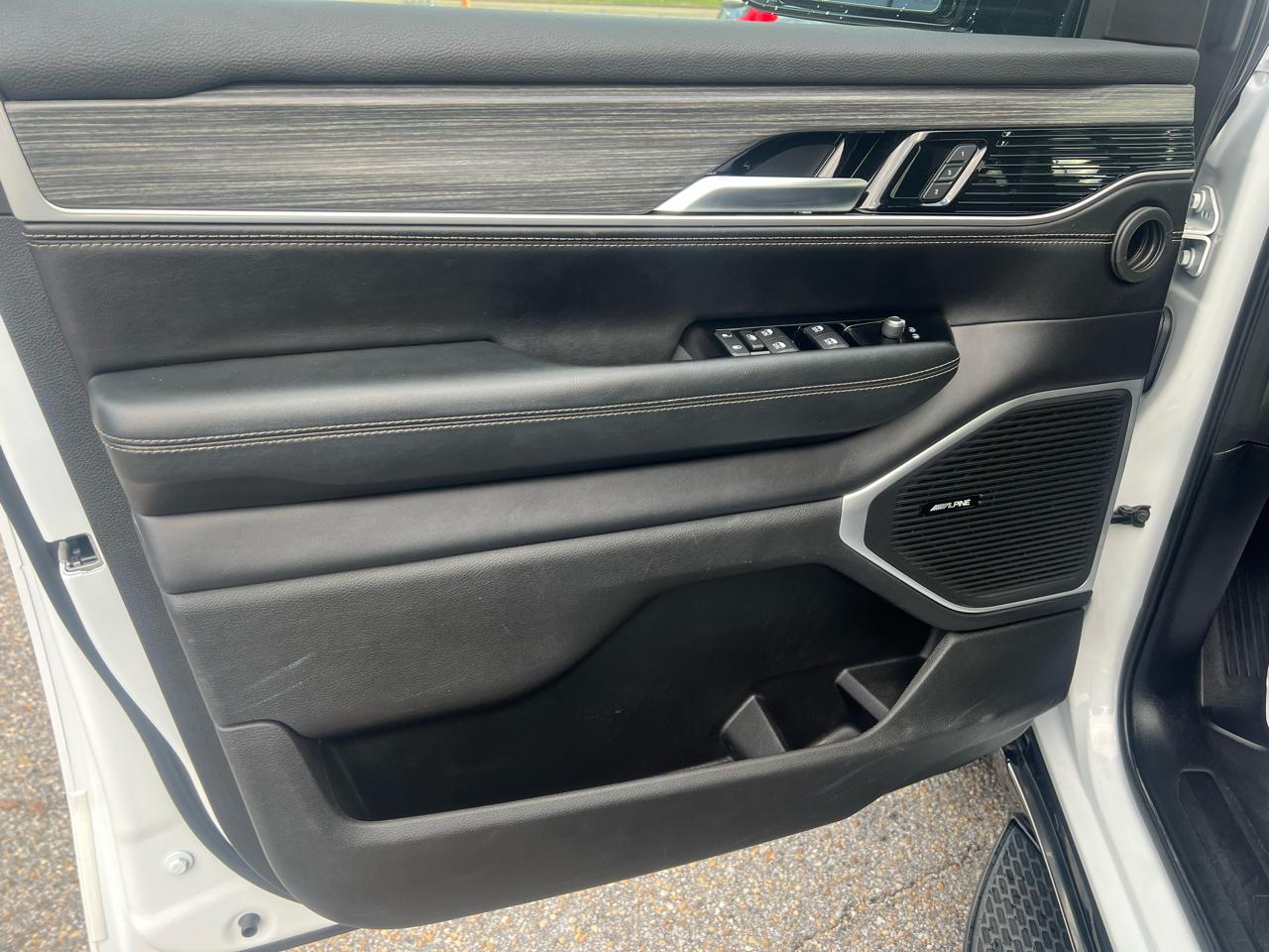 Jeep Wagoneer L Series II 4x2 *Ltd Avail* 2024