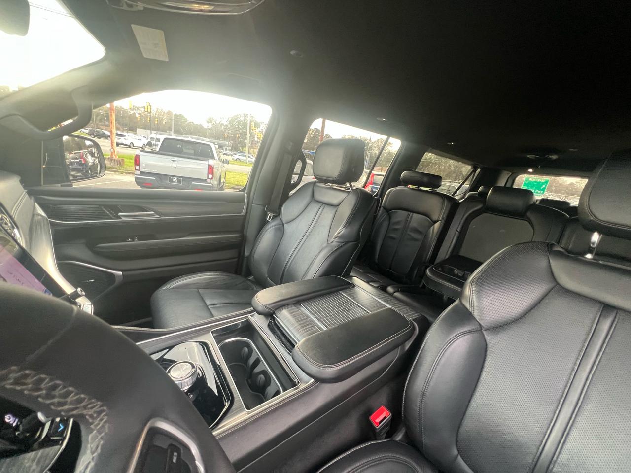 Jeep Wagoneer L Series II 4x2 *Ltd Avail* 2024