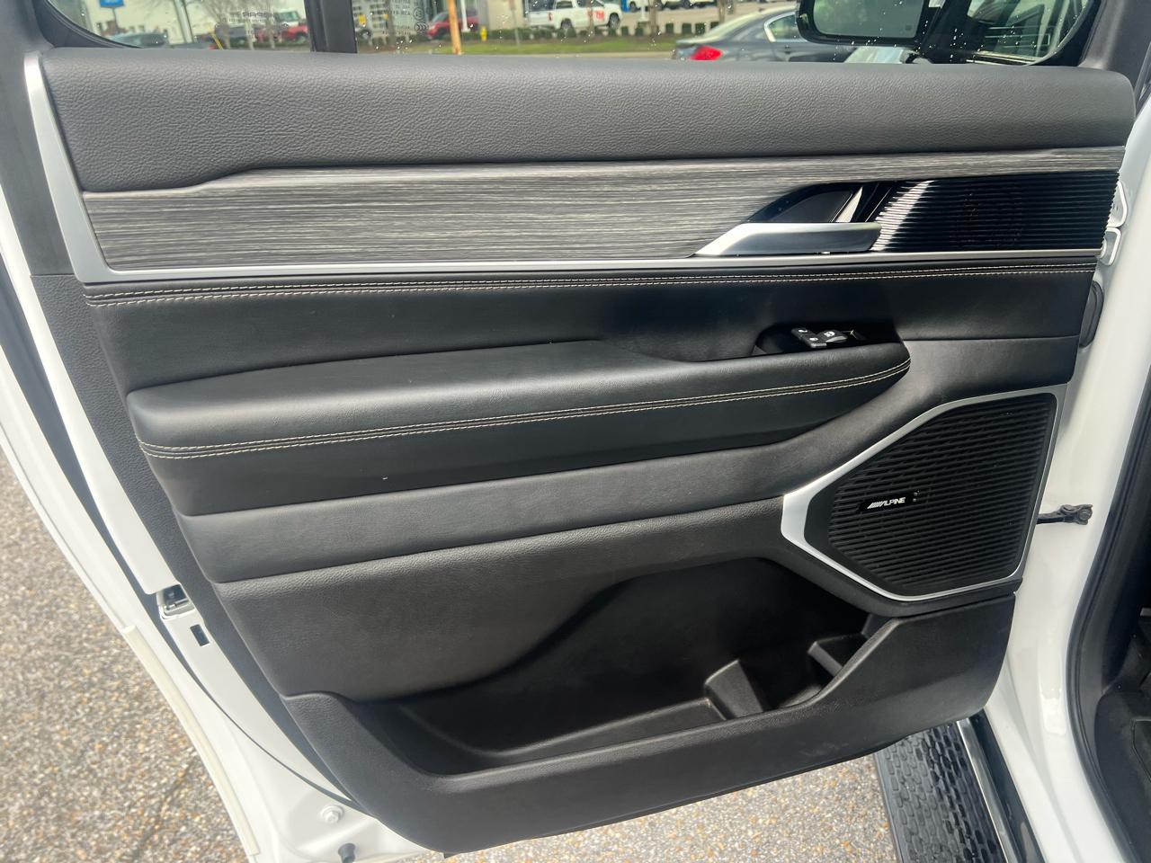 Jeep Wagoneer L Series II 4x2 *Ltd Avail* 2024