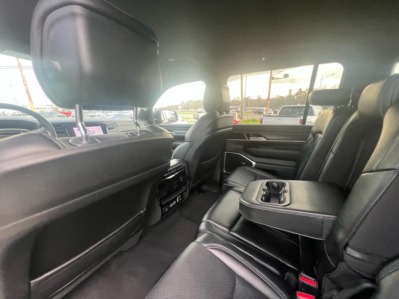 Jeep Wagoneer L Series II 4x2 *Ltd Avail* 2024