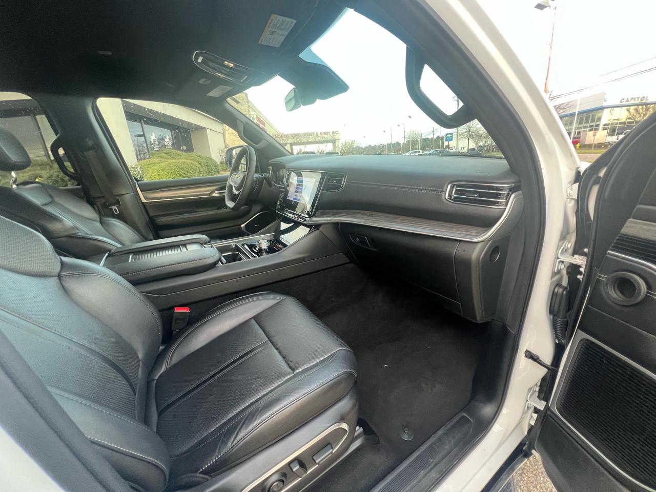 Jeep Wagoneer L Series II 4x2 *Ltd Avail* 2024