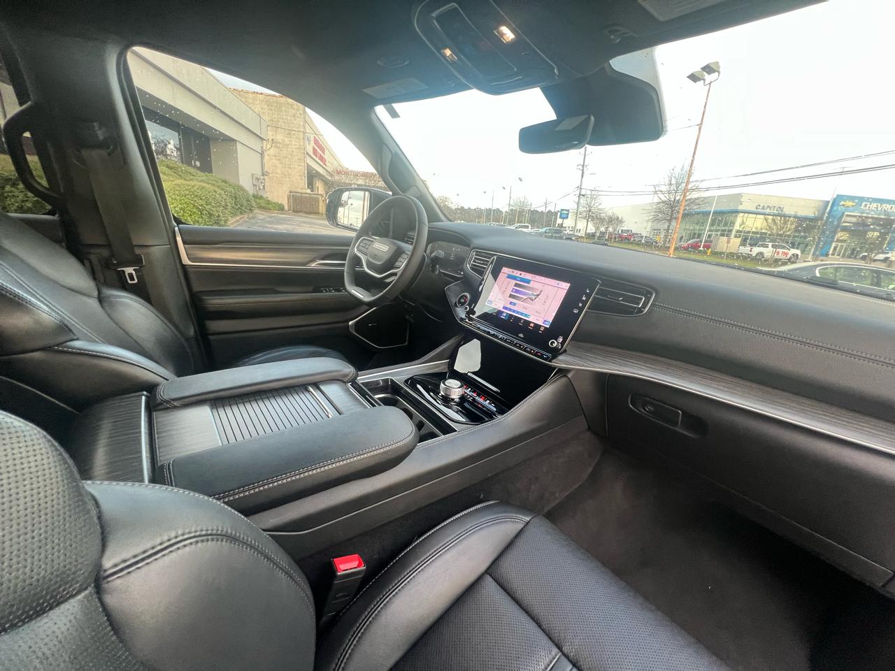 Jeep Wagoneer L Series II 4x2 *Ltd Avail* 2024