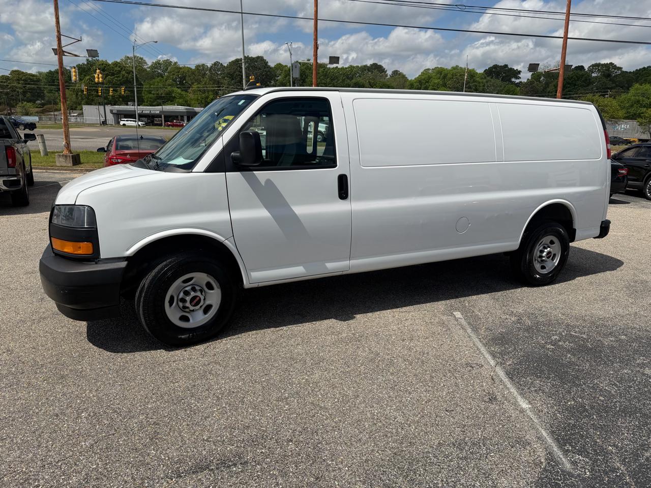 GMC Savana Cargo Van  2022