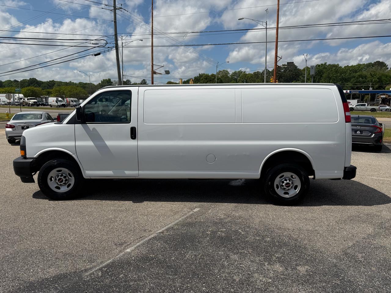 GMC Savana Cargo Van  2022