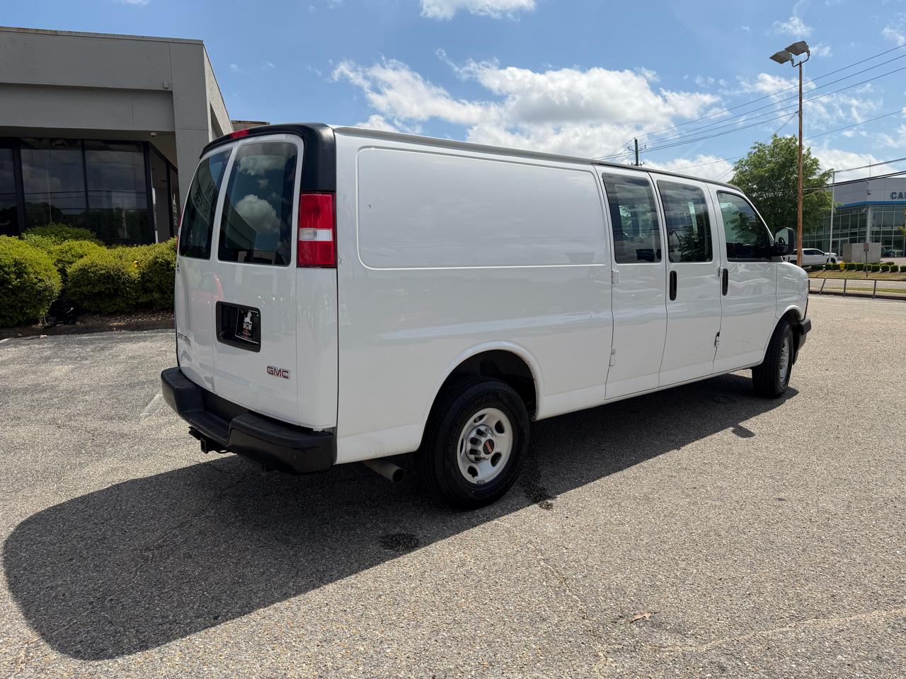 GMC Savana Cargo Van  2022