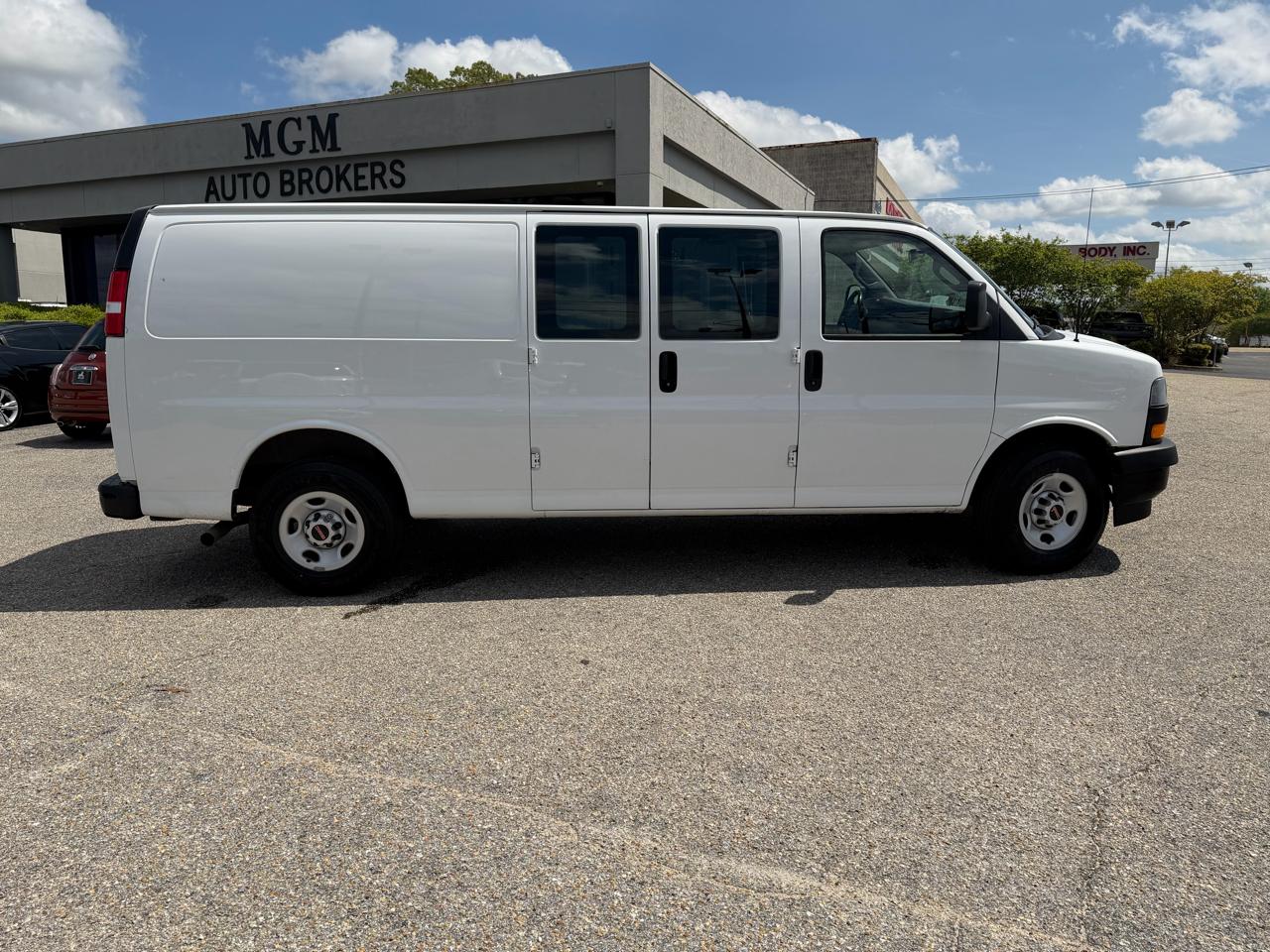 GMC Savana Cargo Van  2022