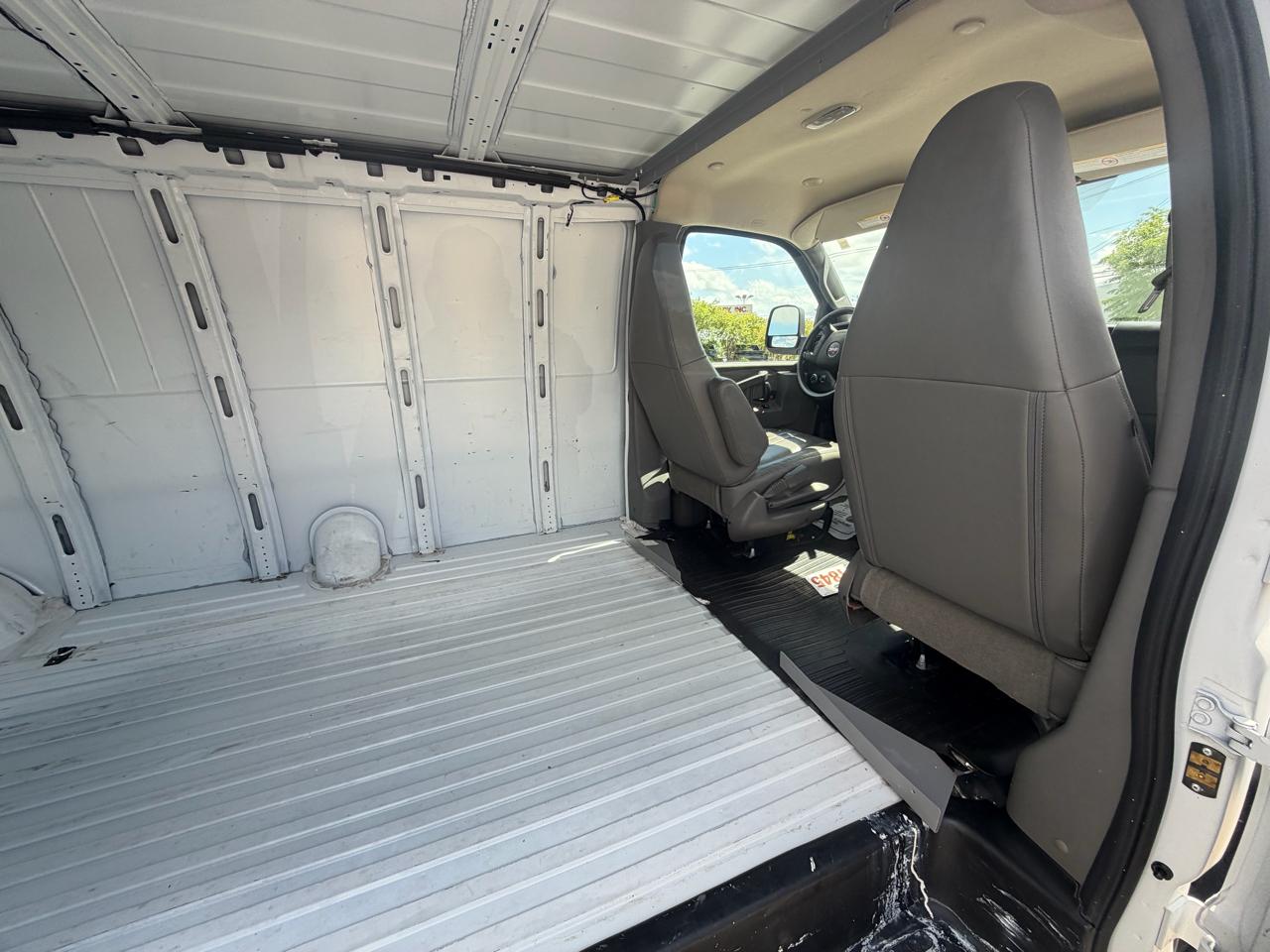 GMC Savana Cargo Van  2022