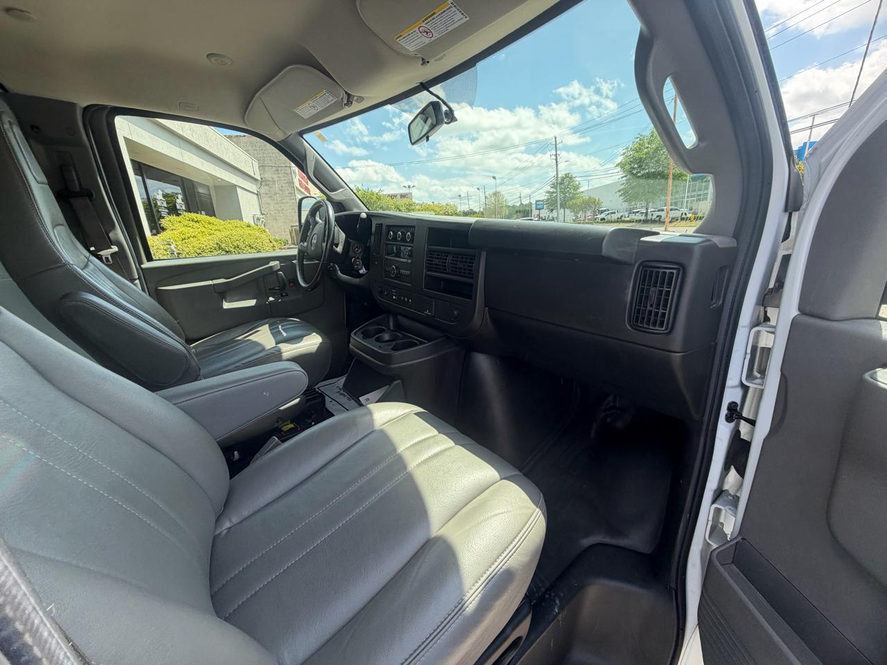 GMC Savana Cargo Van  2022