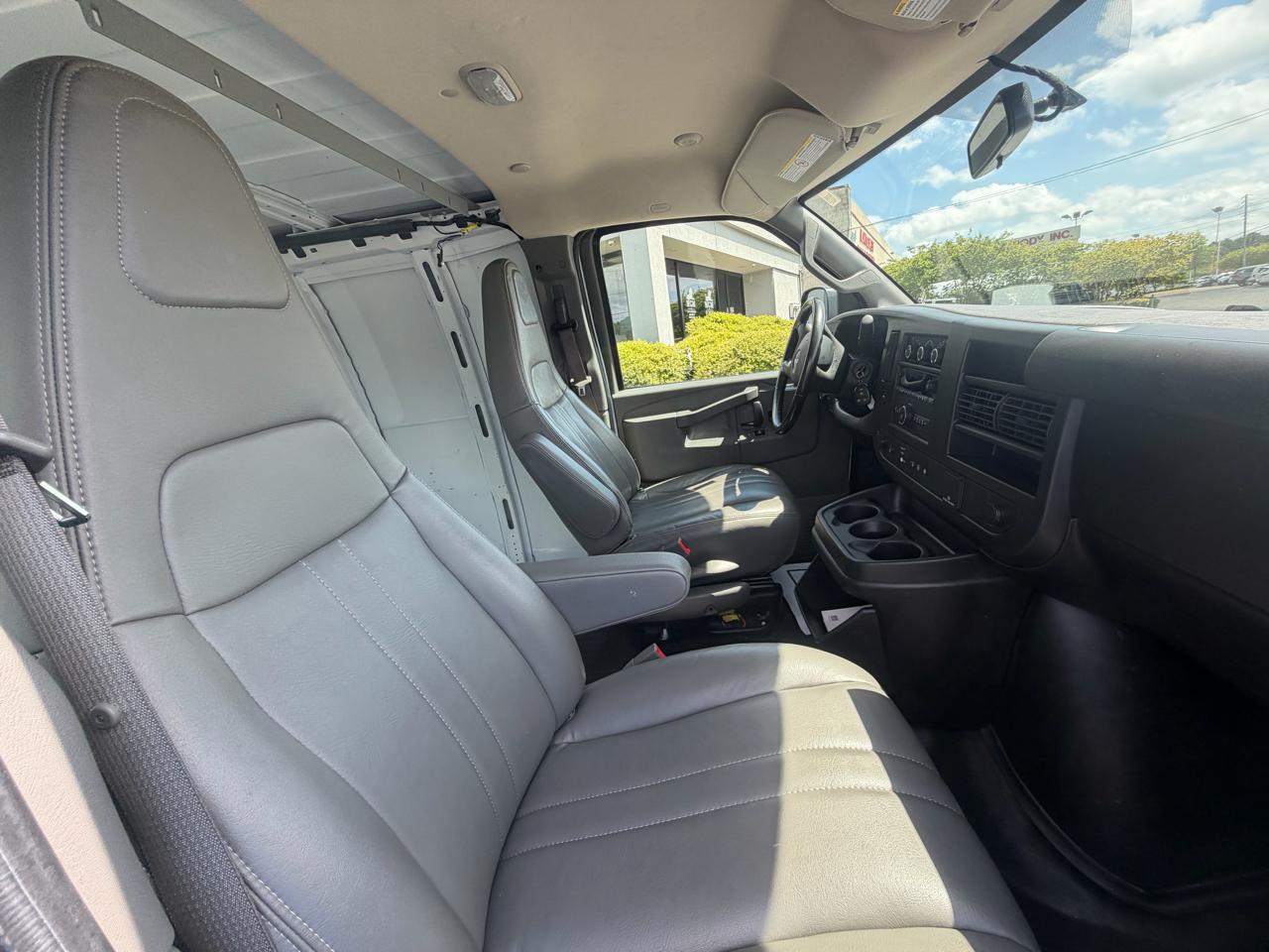 GMC Savana Cargo Van  2022