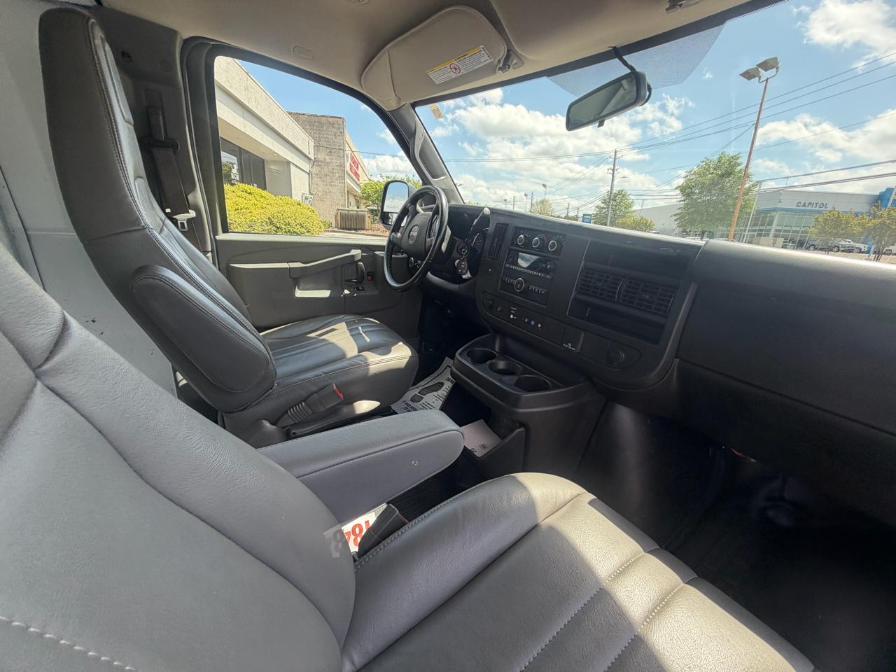 GMC Savana Cargo Van  2022