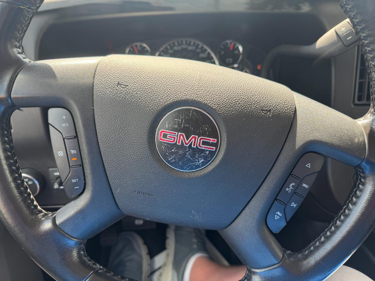 GMC Savana Cargo Van  2022