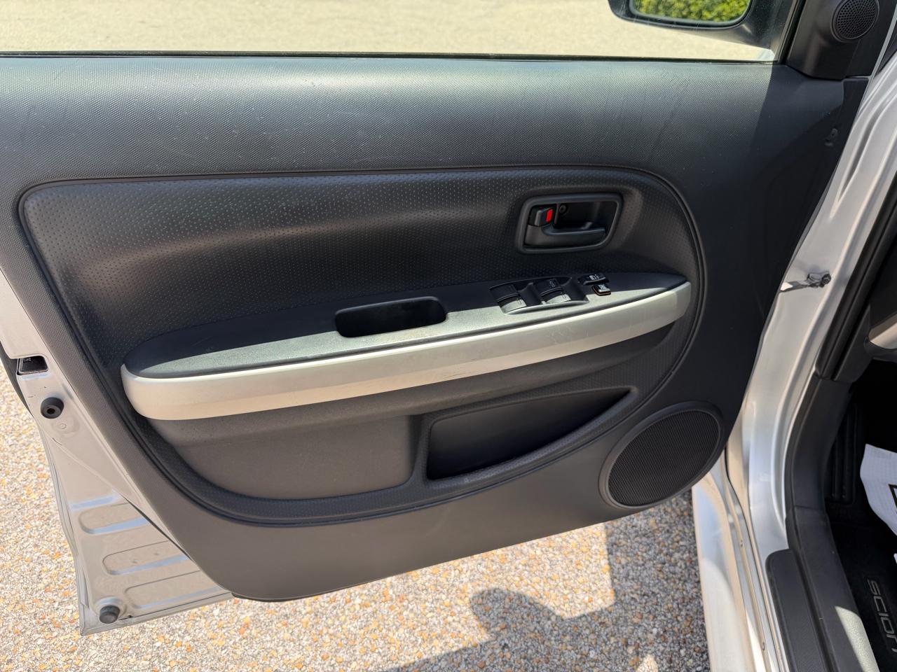 Scion xA Hatchback 2006