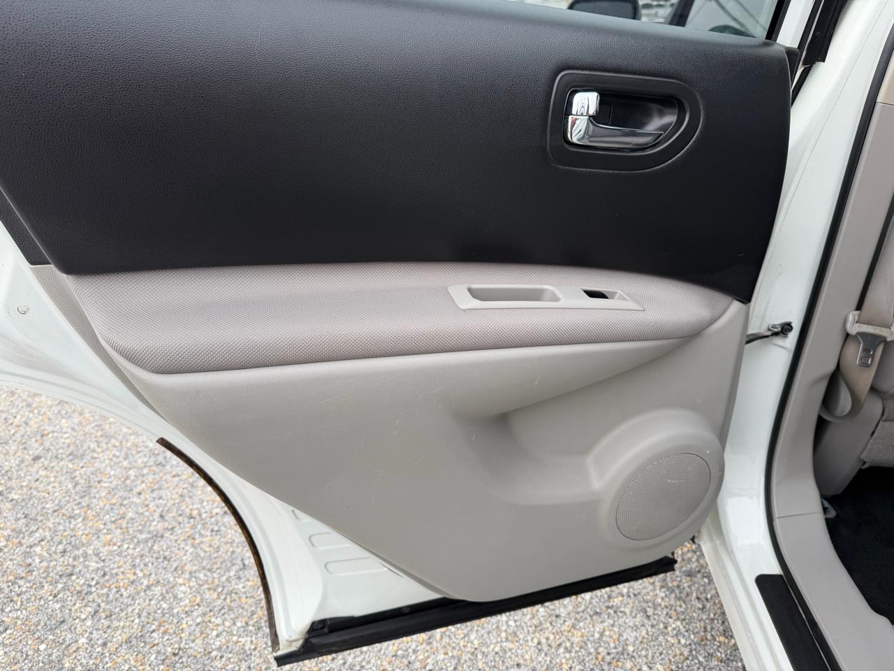 Nissan Rogue  2011