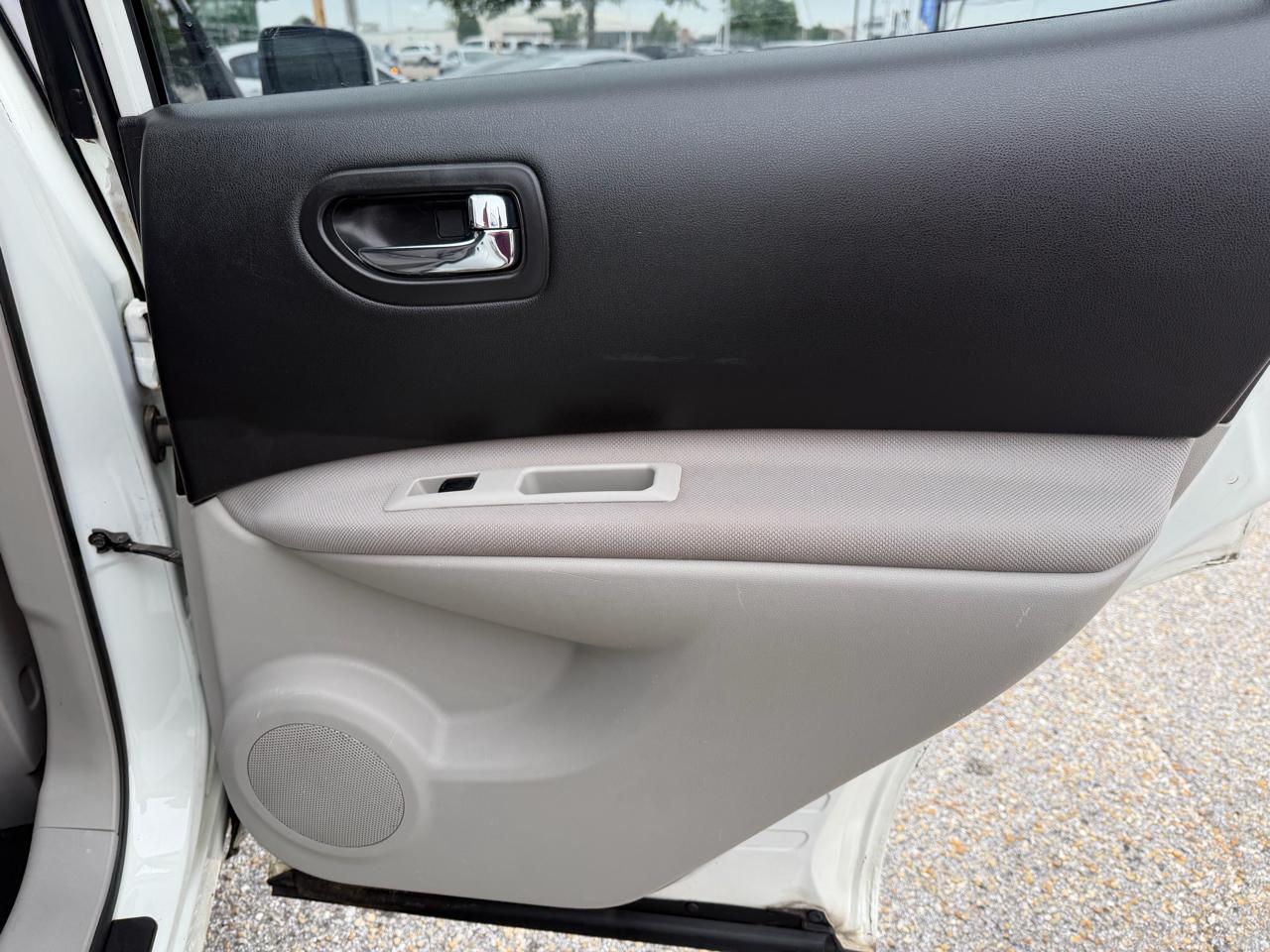 Nissan Rogue  2011