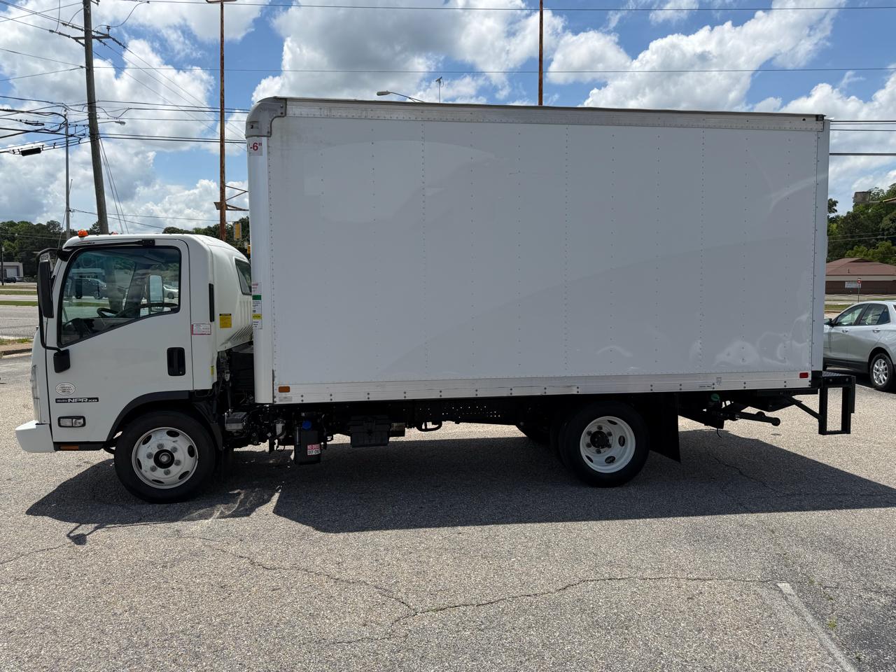 Isuzu NPR XD  2022