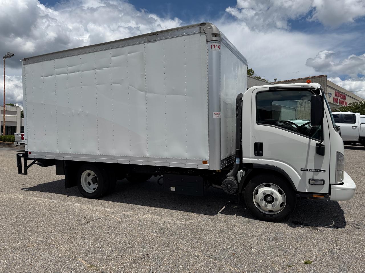 Isuzu NPR XD  2022