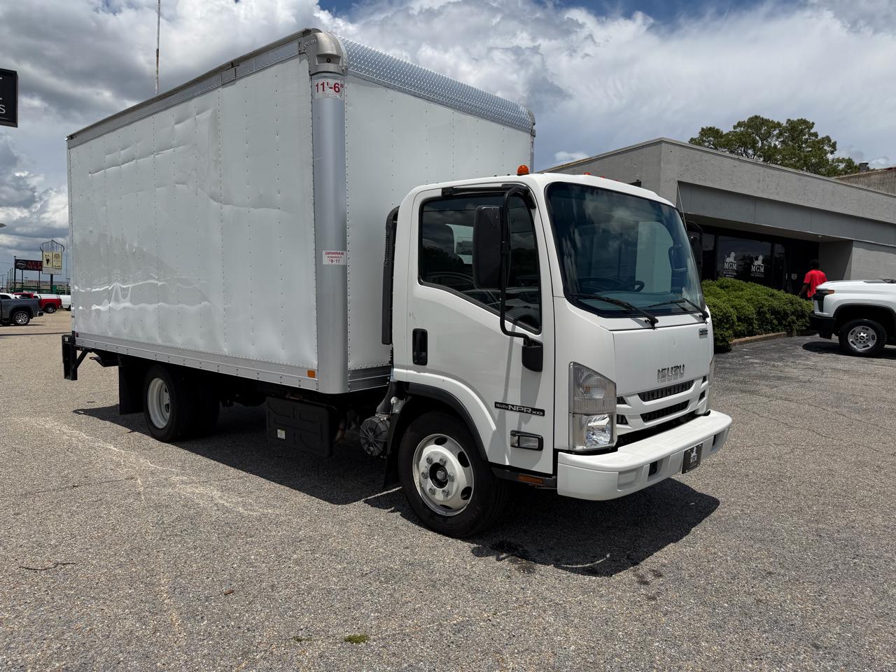 Isuzu NPR XD  2022