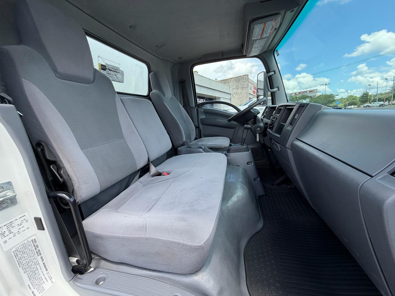 Isuzu NPR XD  2022