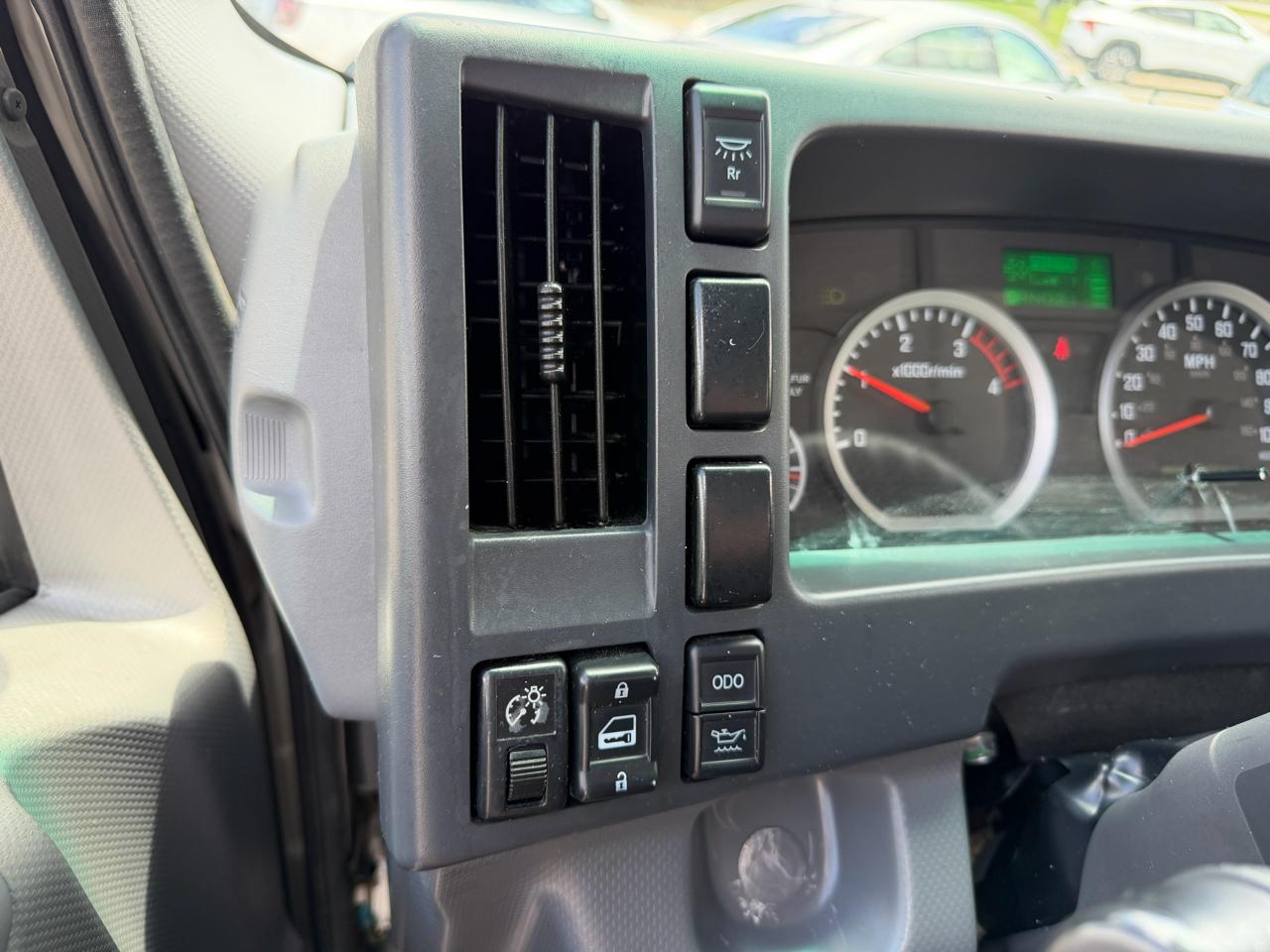 Isuzu NPR XD  2022
